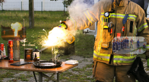 Branddemonstration für Brandschutzhelfer, Vorführung Metallbrand